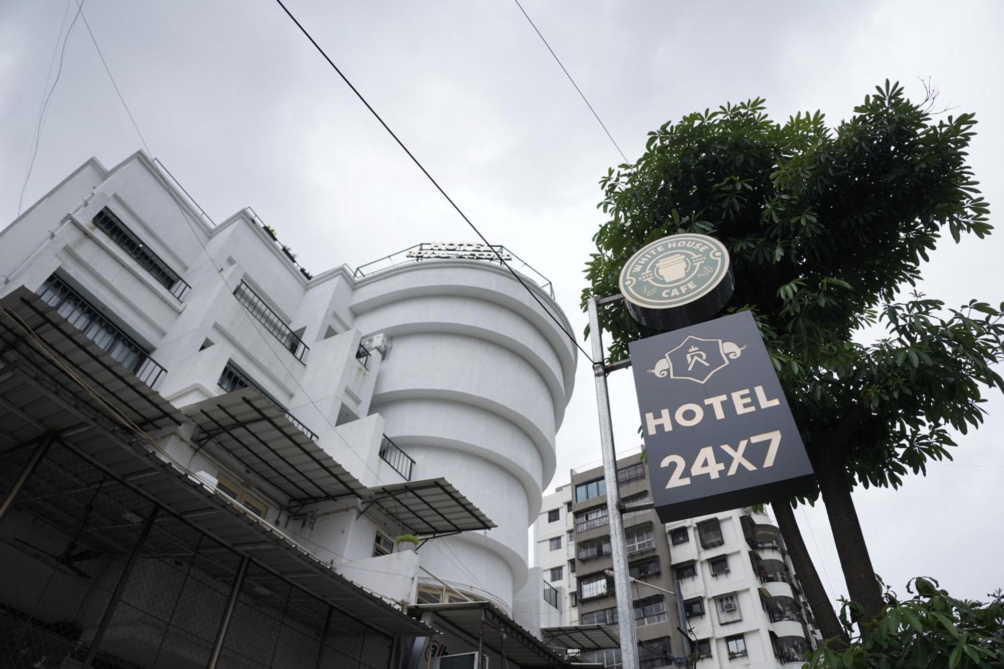 Hotel Royal Accord Surat Exterior photo